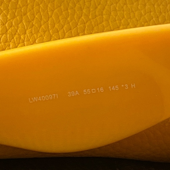 Loewe sunglasses. Perfect condition. Never worn - Picture 2 of 3